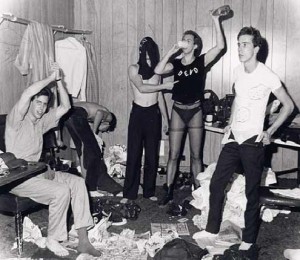 Devo backstage, 1977